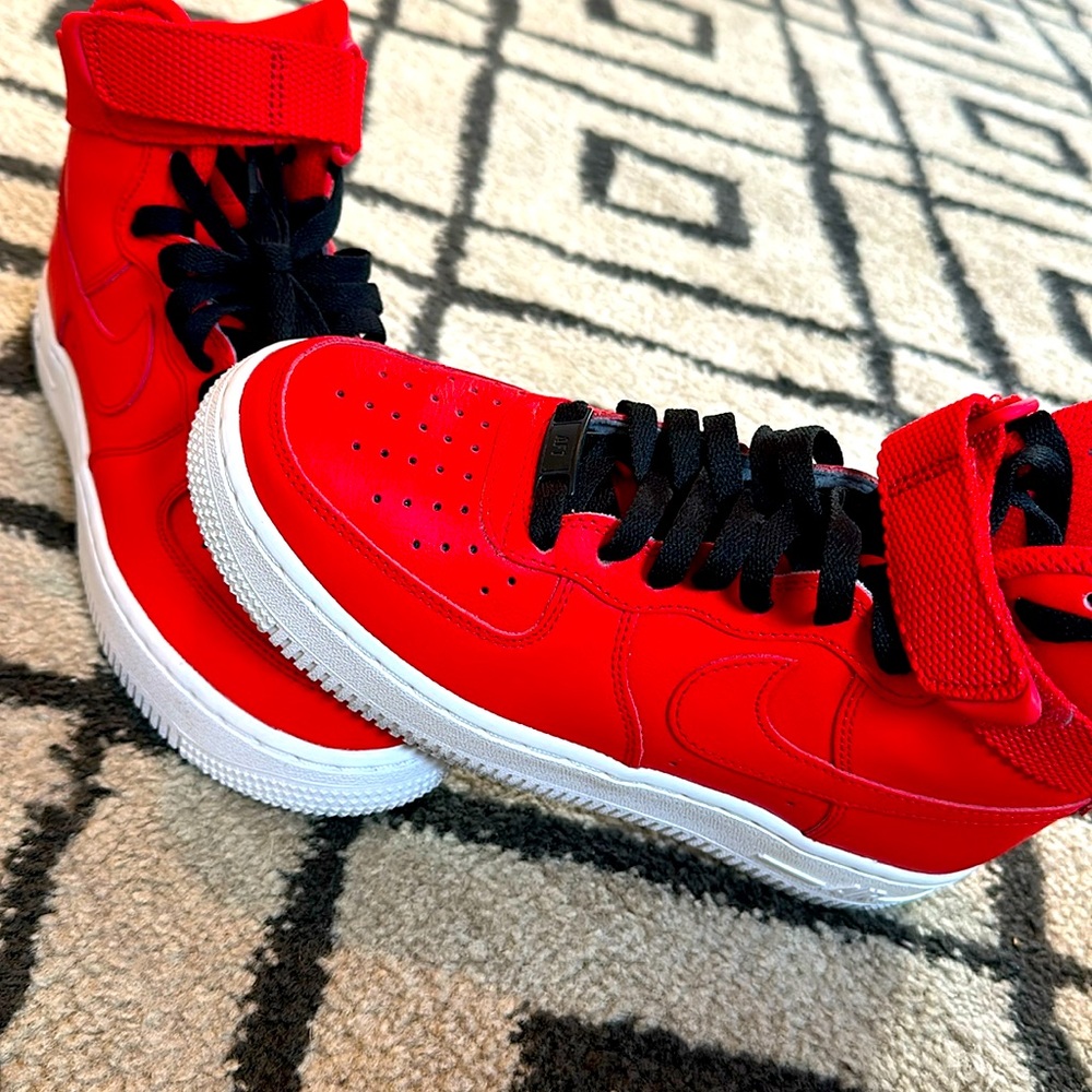Mid Top Nike Air Force One. Color Red Worn Once